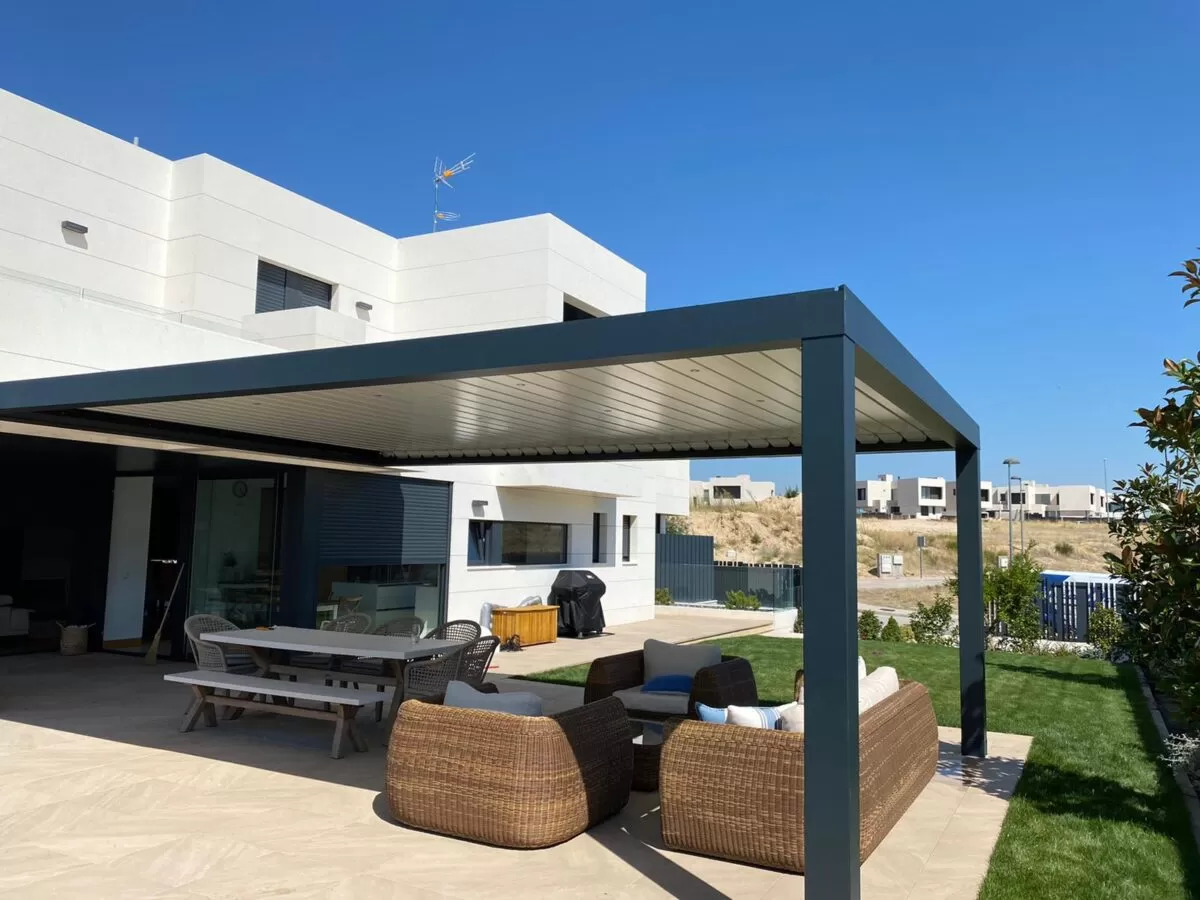 %Pérgolas bioclimáticas% 28 Pérgolas Bioclimáticas en Madrid