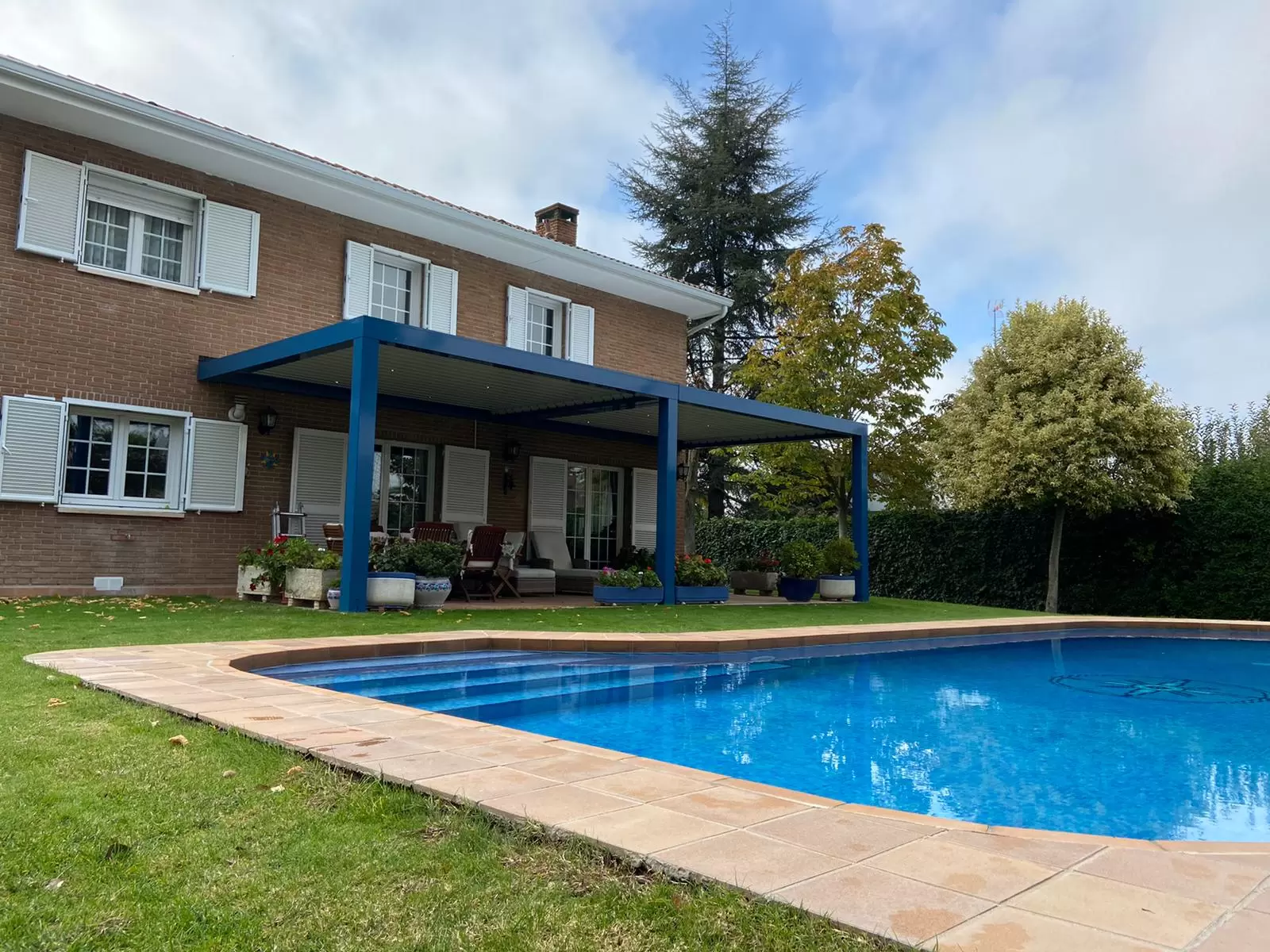 %Pérgolas bioclimáticas% 18 Pérgolas Bioclimáticas en Madrid